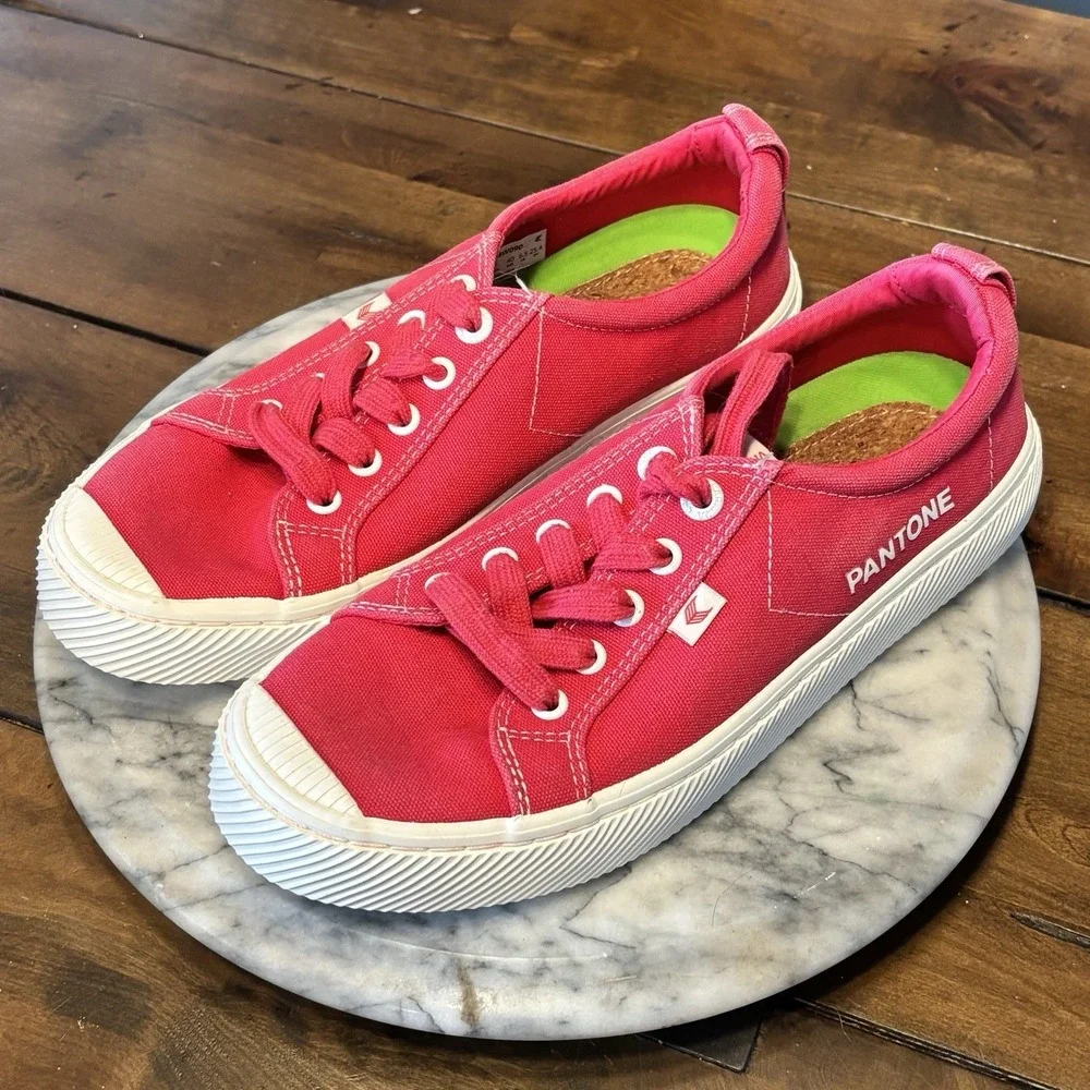 Cariuma Pantone Red Sneakers Canvas Lace Up Shoes Women Sz 9 EU 40 Men 7.5